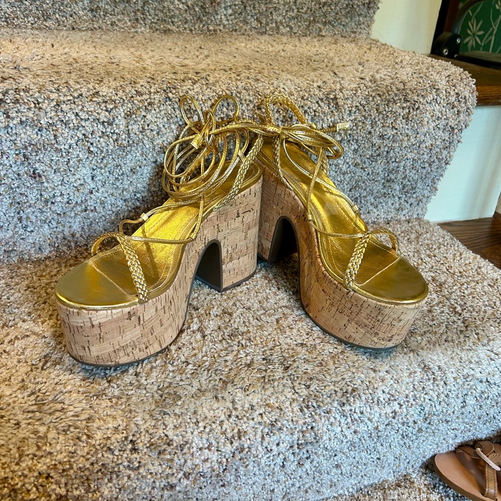 ✨EUC✨ SCHUTZ Maxima Cutout Platform Sandals